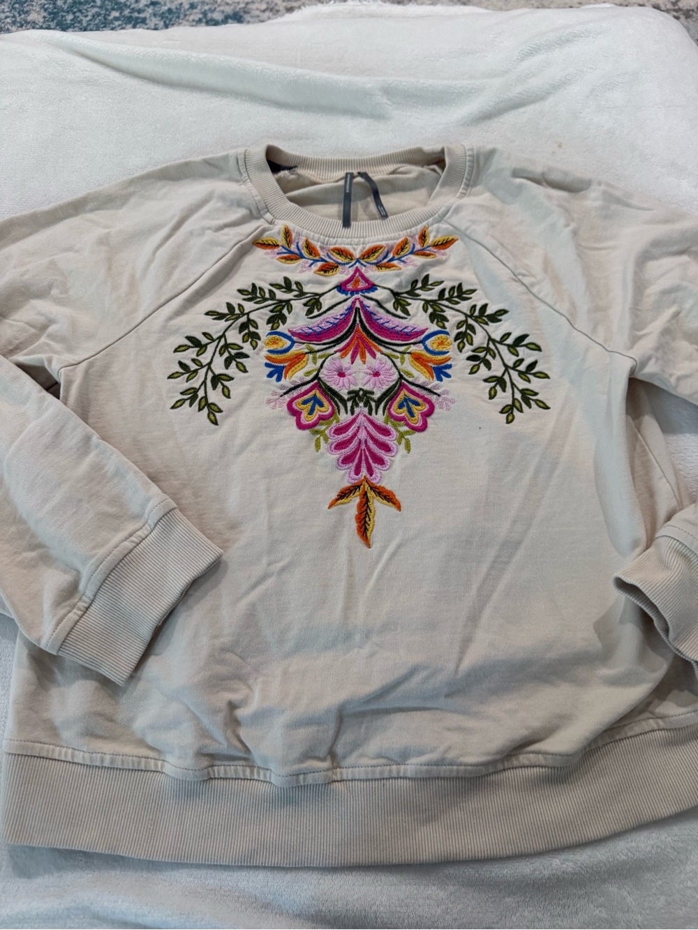 Anthropologie Embroidered Short Sleeve Sweatshirt Size Medium D74